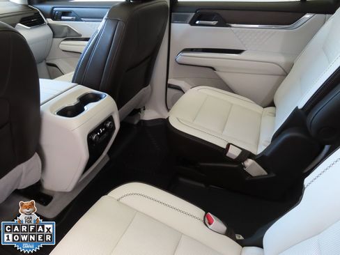 Used 2025 GMC Acadia Denali w/ Super Cruise Package image 24