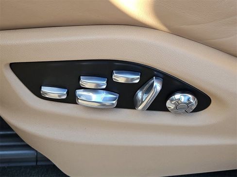 Used 2021 Porsche Cayenne Turbo image 23