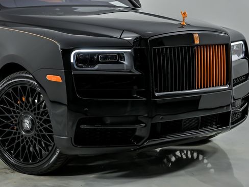 Used 2022 Rolls-Royce Cullinan w/ Dark Exterior Package image 3