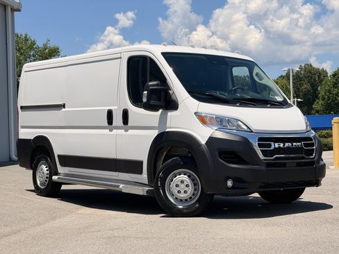 Used 2025 RAM ProMaster 2500 w/ U-Haul Equipment Group FWD image 2