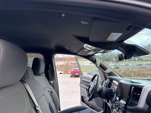 New 2026 RAM 1500 4x4 Crew Cab image 38