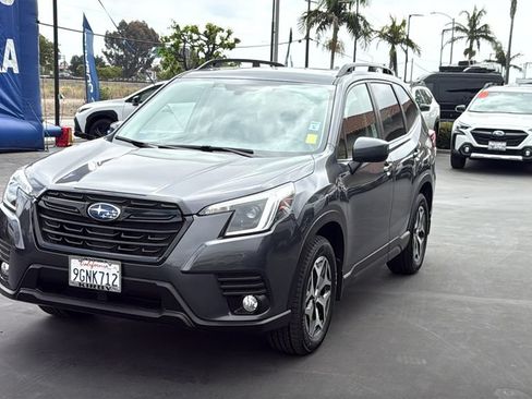 Used 2023 Subaru Forester Premium AWD/4WD image 3