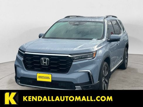 Used 2025 Honda Pilot Touring image 1