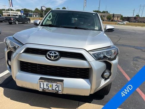Used 2018 Toyota 4Runner SR5 Premium AWD/4WD image 2