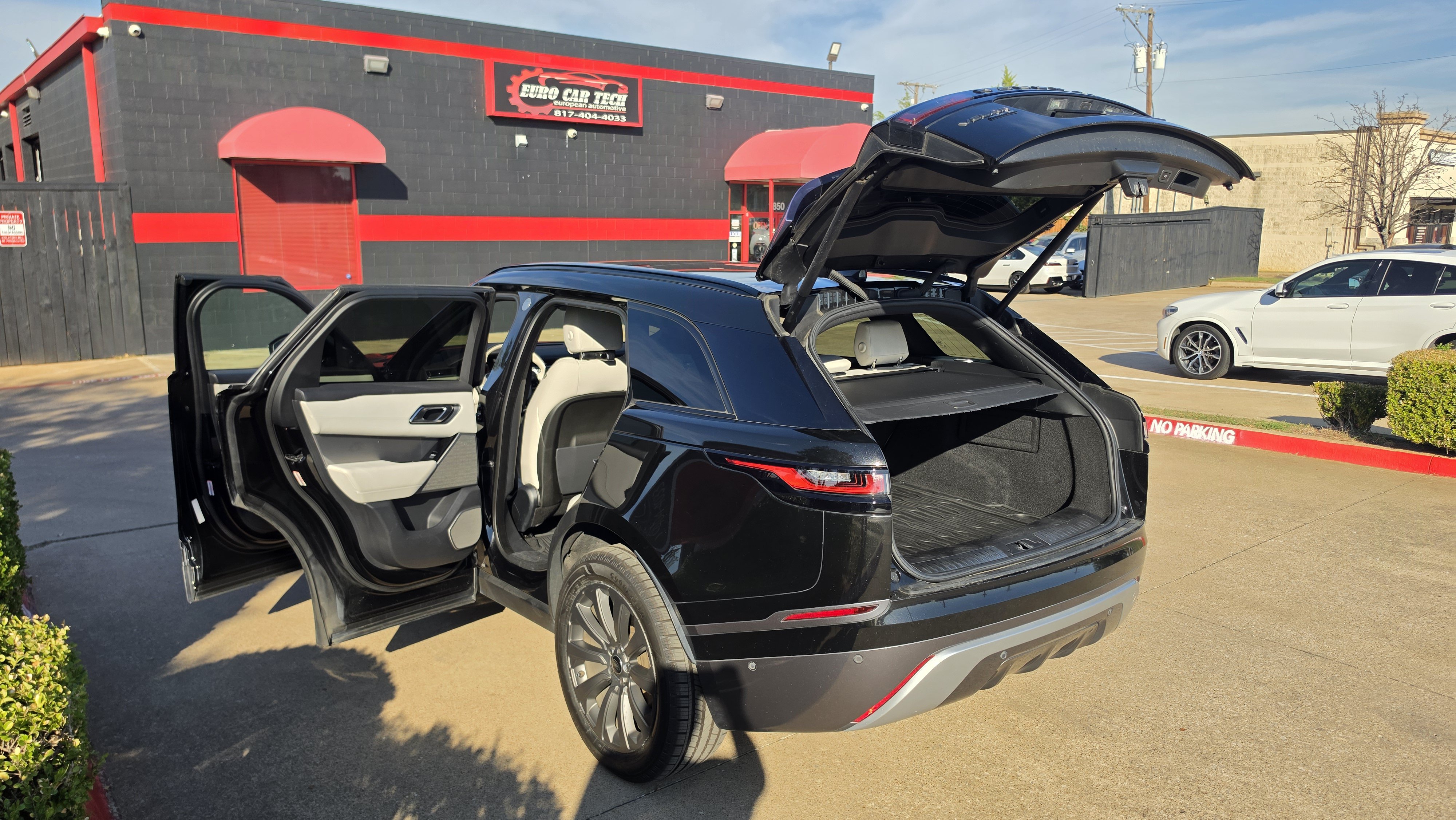 Used 2018 Land Rover Range Rover Velar R-Dynamic SE AWD/4WD image 18
