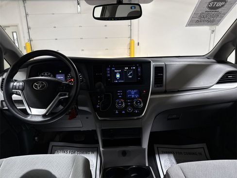 Used 2015 Toyota Sienna LE image 10