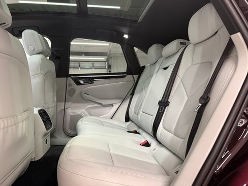 Certified 2026 Porsche Macan AWD/4WD image 29