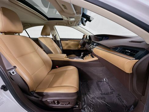 Used 2016 Lexus ES 300h Hybrid w/ Navigation System Package image 32