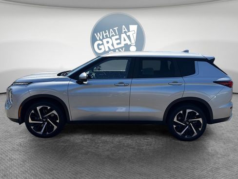 Used 2022 Mitsubishi Outlander SE AWD/4WD image 7