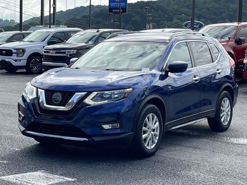 Used 2018 Nissan Rogue SV FWD image 3
