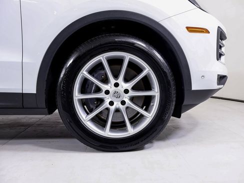 Used 2024 Porsche Cayenne image 22