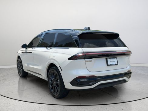 Used 2025 Lincoln Nautilus Reserve AWD/4WD image 9