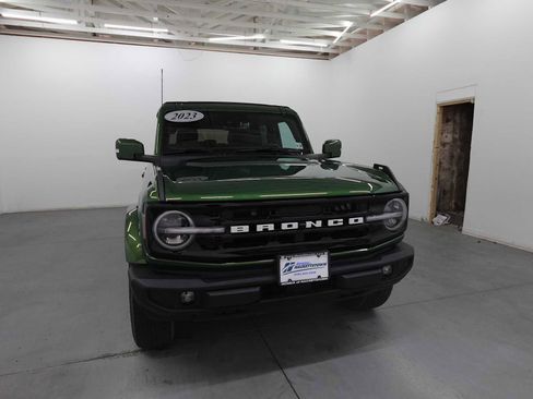 Used 2023 Ford Bronco Outer Banks image 3