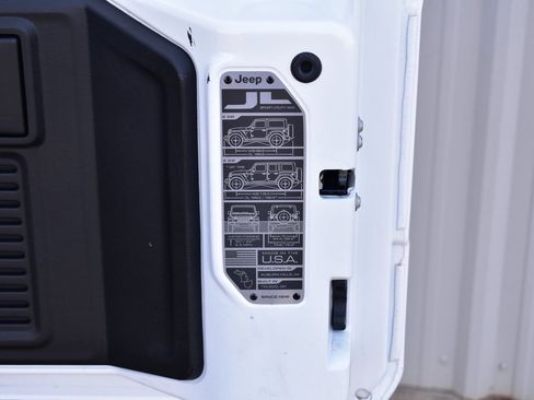 Used 2024 Jeep Wrangler High Altitude image 31