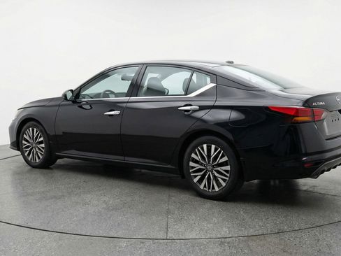 Used 2025 Nissan Altima 2.5 SV image 6