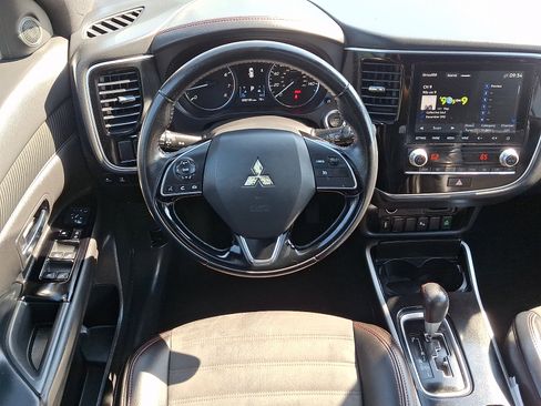 Used 2020 Mitsubishi Outlander LE FWD image 11