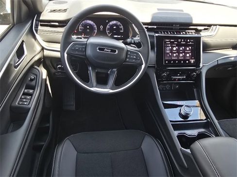 New 2025 Jeep Grand Cherokee L Altitude image 5