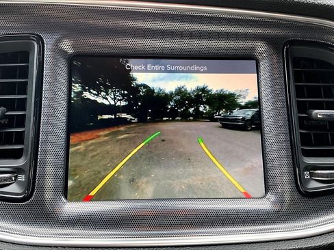 Used 2015 Dodge Challenger SRT image 12