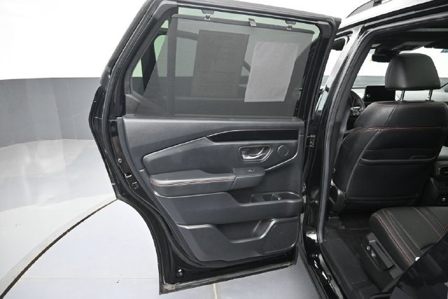 Used 2025 Honda Pilot TrailSport image 27