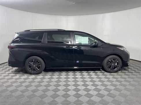 New 2026 Toyota Sienna XSE AWD/4WD image 8