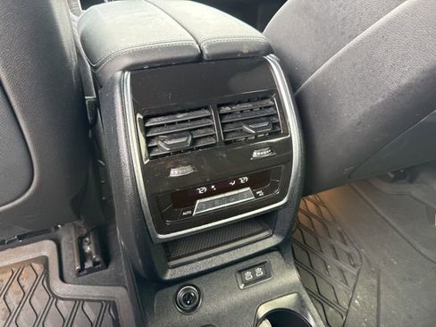 Used 2022 BMW X7 xDrive40i w/ M Sport Package AWD/4WD image 17