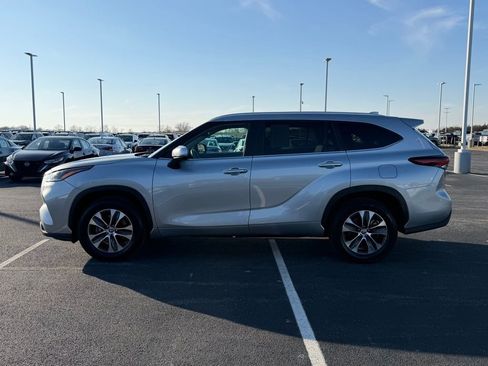 Used 2024 Toyota Highlander XLE image 8