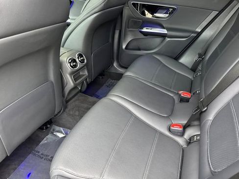 Used 2025 Mercedes-Benz GLC 300 4MATIC image 14