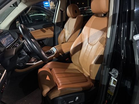 Used 2022 BMW X7 xDrive40i w/ Cold Weather Package image 9