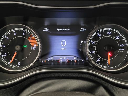 Used 2019 Jeep Cherokee Limited image 23