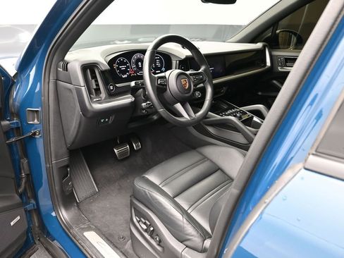 Certified 2024 Porsche Cayenne S image 4