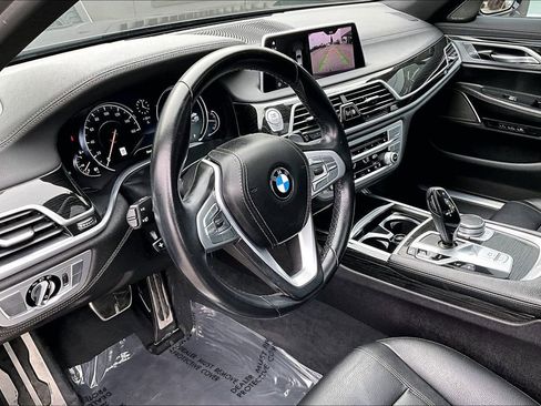 Used 2019 BMW 740i w/ M Sport Package image 17