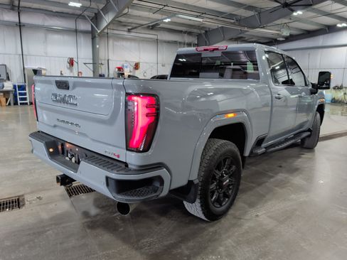 Used 2025 GMC Sierra 2500 AT4 w/ AT4 Premium Plus Package AWD/4WD image 3