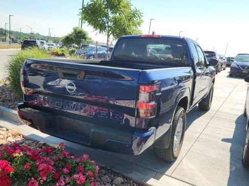 Used 2022 Nissan Frontier SV w/ Technology Package AWD/4WD image 2