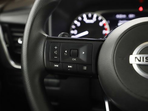 Used 2021 Nissan Rogue SV image 26