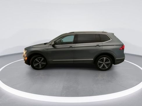 Used 2018 Volkswagen Tiguan SEL AWD/4WD image 3