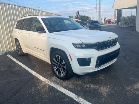 Used 2022 Jeep Grand Cherokee L Overland w/ Luxury Tech Group IV AWD/4WD image 5