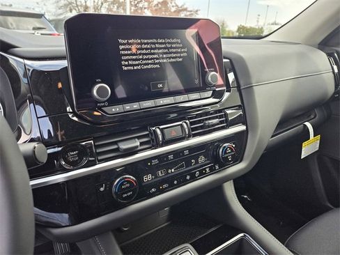 New 2025 Nissan Pathfinder SV image 7