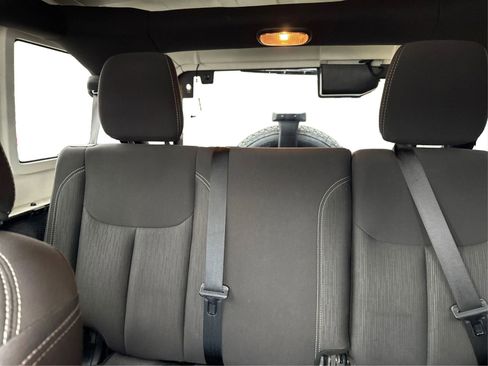 Used 2017 Jeep Wrangler Unlimited Sahara w/ Connectivity Group AWD/4WD image 14