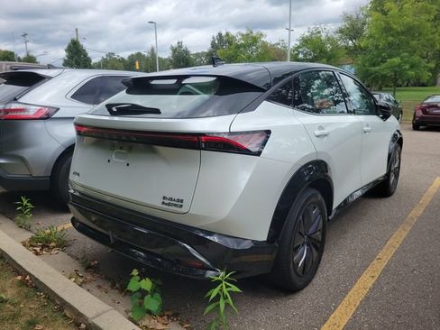 Used 2023 Nissan Ariya AWD image 3