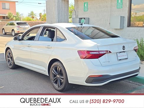 Used 2024 Volkswagen Jetta SE w/ Panoramic Sunroof Package FWD image 5