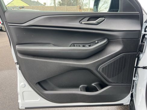 New 2025 Jeep Grand Cherokee L Altitude AWD/4WD image 9