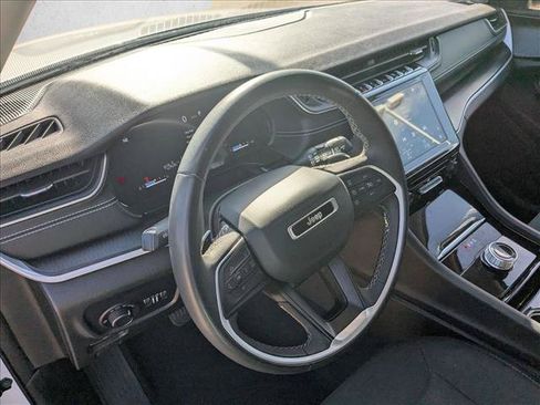 Used 2023 Jeep Grand Cherokee L Laredo RWD image 9