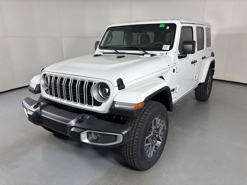 Used 2025 Jeep Wrangler Unlimited Sahara AWD/4WD image 4
