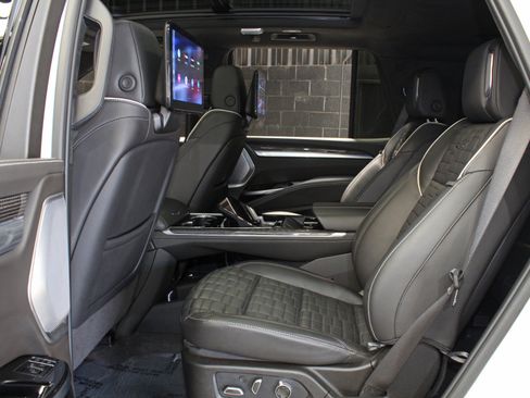 Used 2026 Cadillac Escalade V AWD/4WD image 38