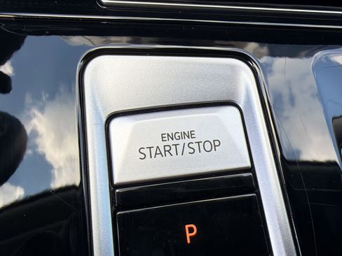 Used 2025 Volkswagen Atlas SE image 17