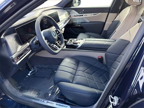 New 2025 BMW i7 xDrive60 image 9
