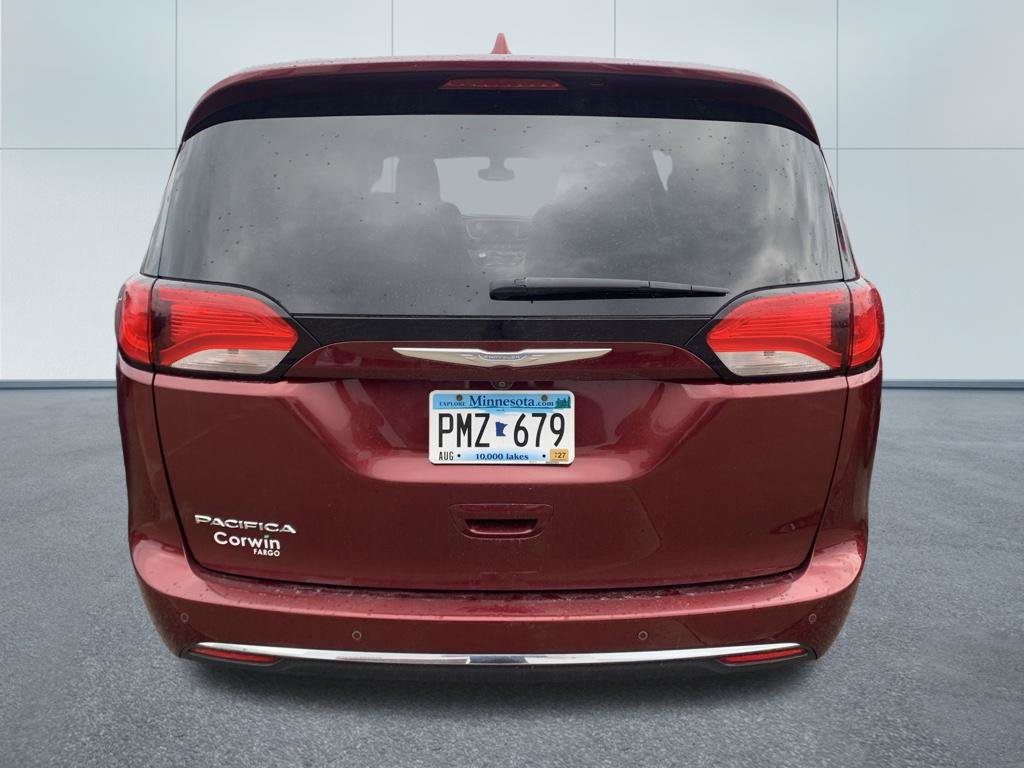 Used 2017 Chrysler Pacifica Touring-L FWD image 6