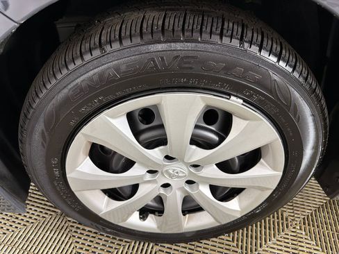 Used 2025 Toyota Corolla LE FWD image 11