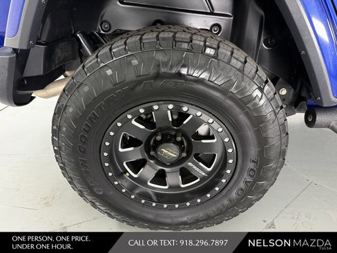 Used 2018 Jeep Wrangler Unlimited Sahara AWD/4WD image 13