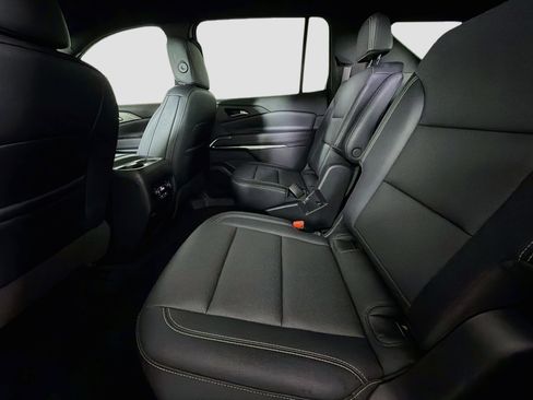 Used 2025 Chevrolet Traverse LT FWD image 27